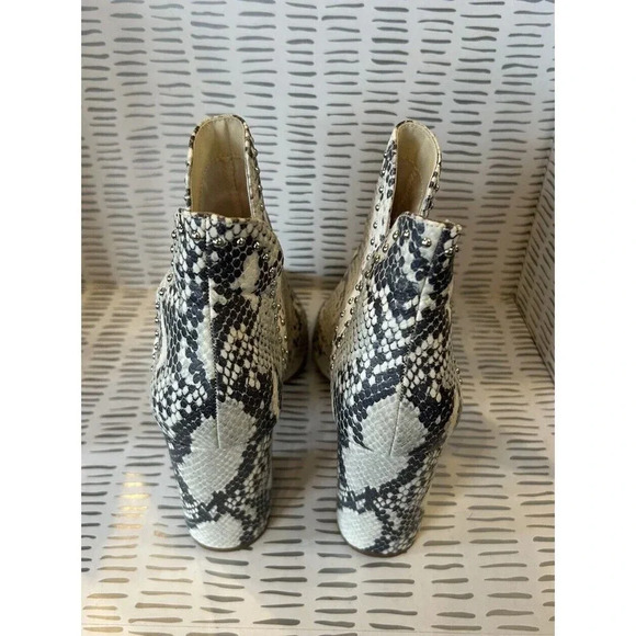 Steve Madden Rockstar Booties Side Cut Out Silver Studs Women’s Size 10 - Picture 3 of 13